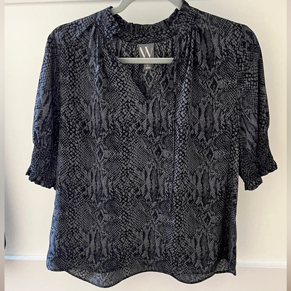 BNWT Worthington blouse - black & gray snakeskin print - size S never worn